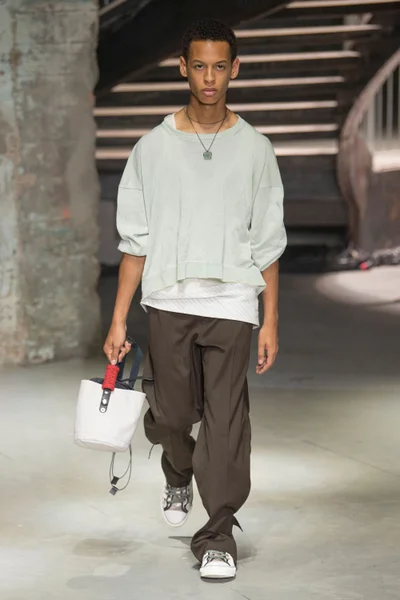 Look 14